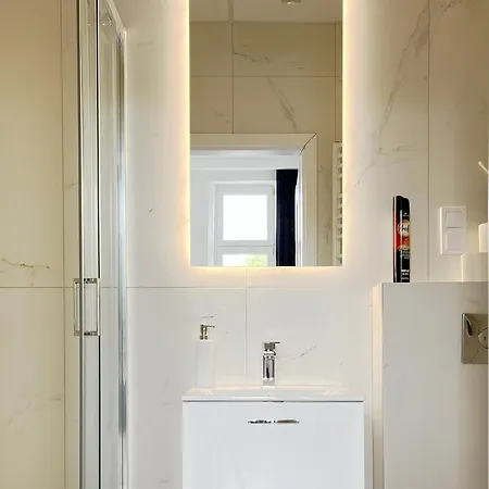 For 6 Guests, 2 Bathrooms And Air Conditioning 크라쿠프