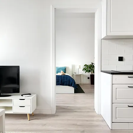 For 6 Guests, 2 Bathrooms And Air Conditioning *