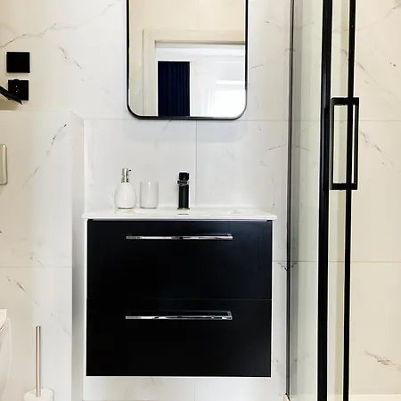 For 6 Guests, 2 Bathrooms And Air Conditioning 크라쿠프