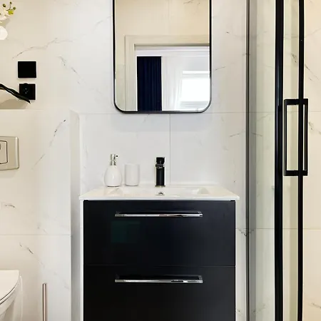 아파트 For 6 Guests, 2 Bathrooms And Air Conditioning 크라쿠프