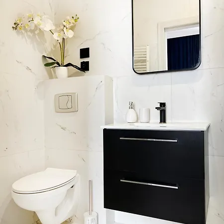아파트 For 6 Guests, 2 Bathrooms And Air Conditioning 크라쿠프