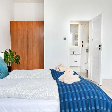 아파트 For 6 Guests, 2 Bathrooms And Air Conditioning *