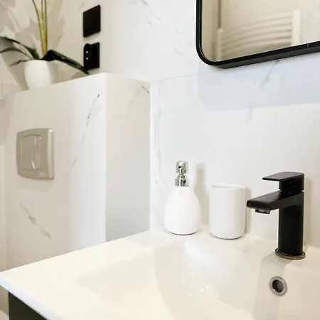 아파트 For 6 Guests, 2 Bathrooms And Air Conditioning