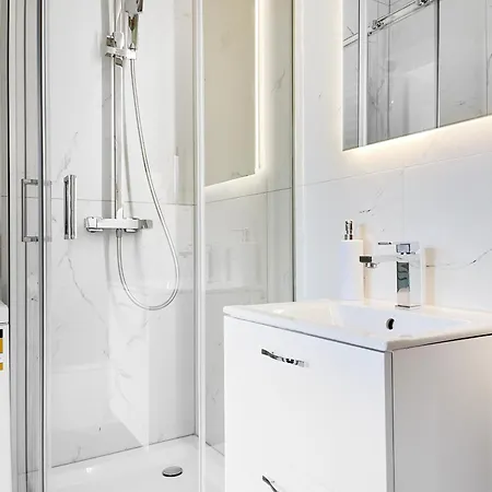 For 6 Guests, 2 Bathrooms And Air Conditioning 아파트 *